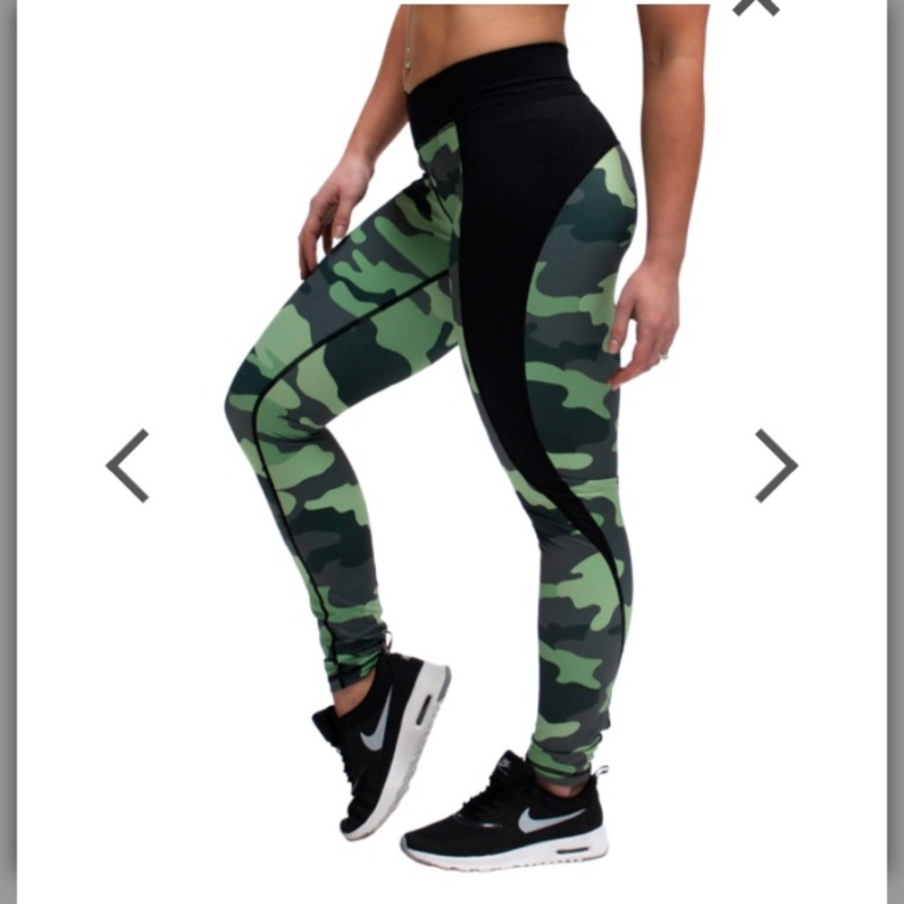 SOLD Do you even DYE camo stealth leggings